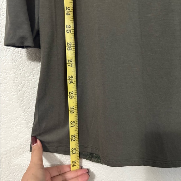 Very pretty mossy green embroidered long sleeve dress. V neck with tie bow. - Picture 7 of 14